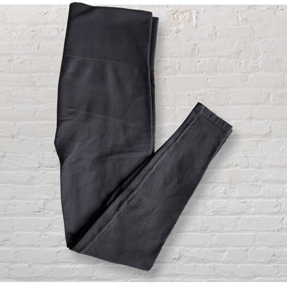 New H&M Sport grey textured leggings - Picture 1 of 5